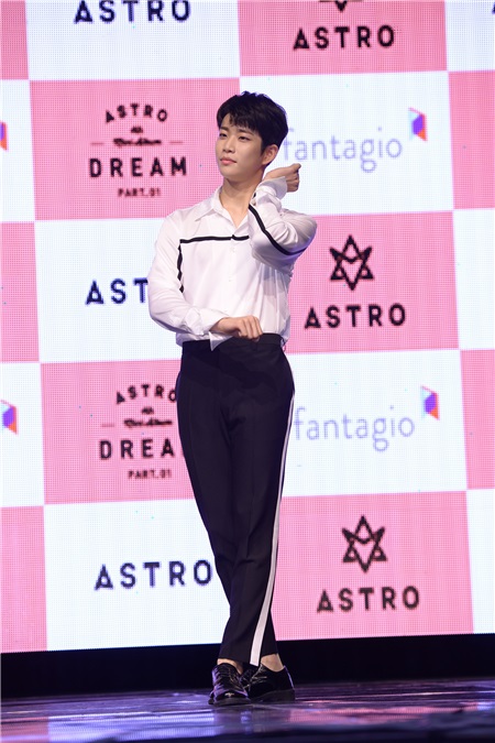 ASTRO举行第四张迷你专辑《Dream Part.01》发售showcase