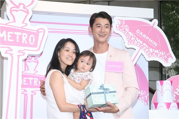 吴慷仁出席保养品活动