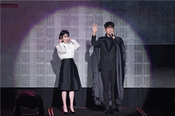 IU.李准基 IU台北演唱会