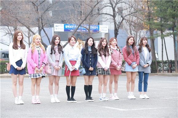 《音乐银行》上班路组图 GFRIEND‧BTOB等亮相