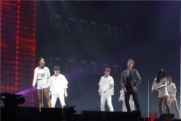 韩国男团JYJ成员金俊秀举行《XIA 5th Asia Tour Concert