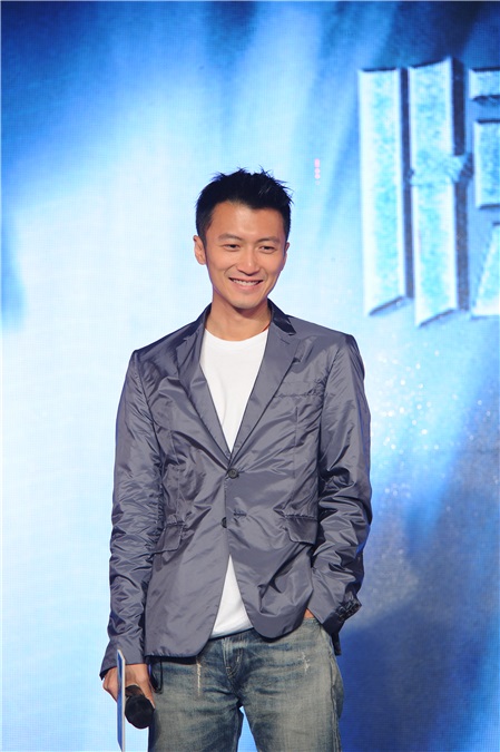 谢霆锋、刘青云亮相《惊天破》发布会 佟丽娅产后复出黑色小礼服身型窈窕