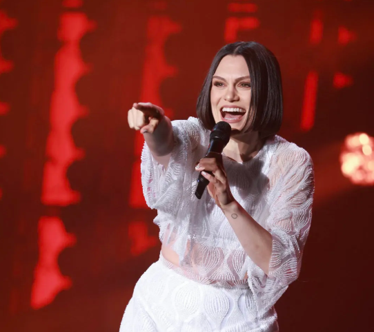 “结石姐” Jessie J 官宣与男友分手 双方约定共同抚养儿子