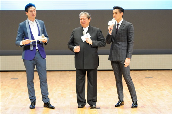 成龙助阵洪金宝工作室开幕两王相会 彭于晏为义父站台活泼耍宝秒变「迷弟」