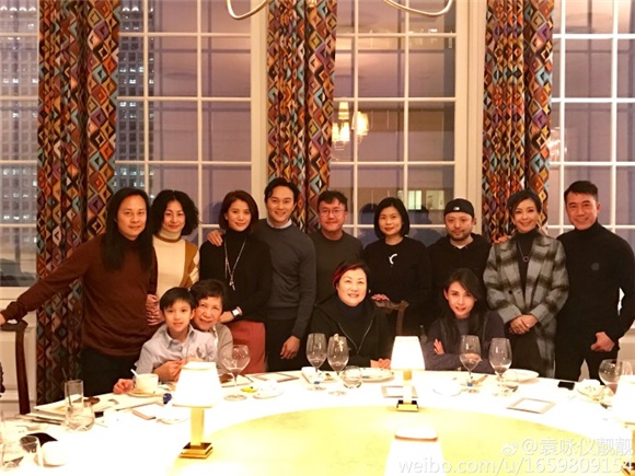 张智霖袁咏仪甜蜜庆祝结婚16年纪念日