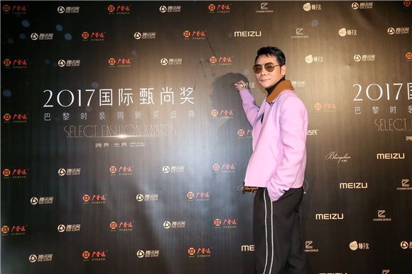时尚教父TONY为卢靖姗颁发全球最佳风尚奖