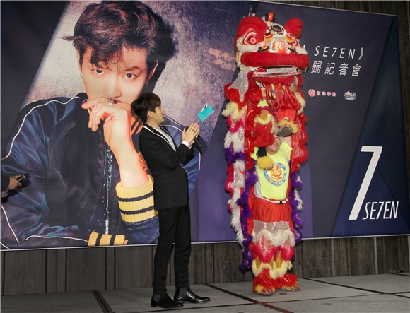 韩星SE7EN崔东旭来台发片