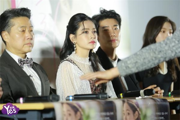 〈Yes 首尔现场〉郑彩妍、SanE、ChiPu等出席电影《恋爱符号》媒体试映会