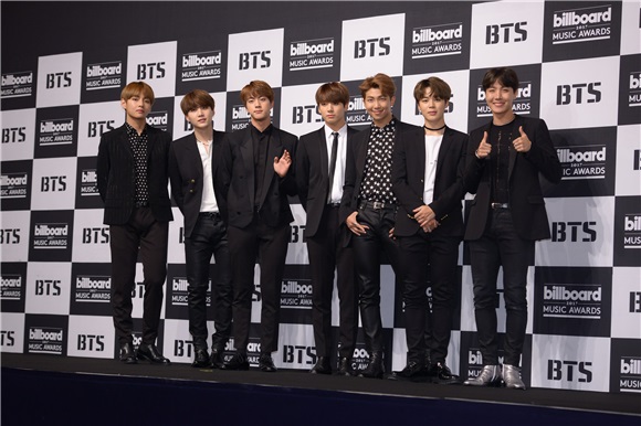 BTS Billboard获奖纪念记者会 Jin世界级帅脸获认证