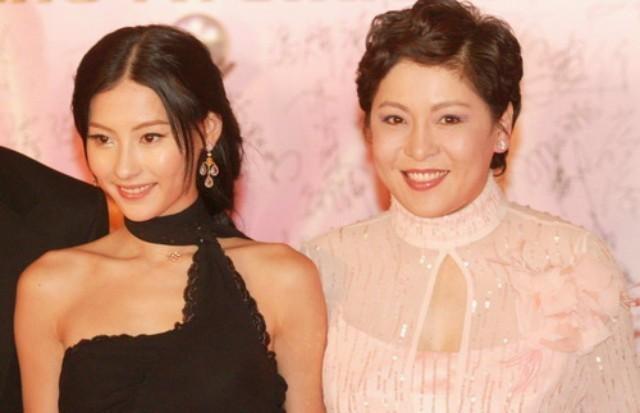 向太再曝张栢芝“四宗罪”：抢黄晓明戏骂古天乐