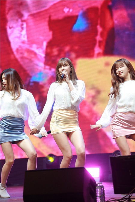 Apink举办《Pink Revolution》Showcase:回归的清纯Idol
