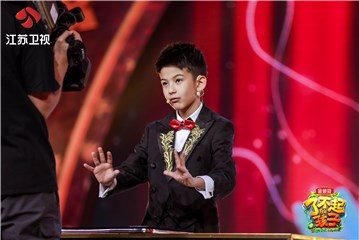 乃扎德表演魔术