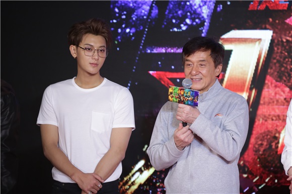 《铁道飞虎》提档12.23 成龙大哥cos黄子韬零下18度唱rap