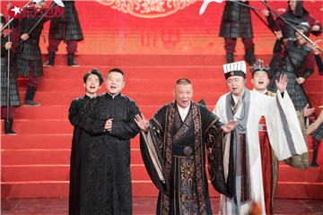 郭德纲携德云社全体亮相