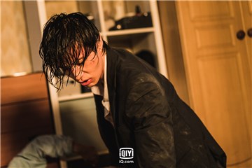 韩剧《Bad and Crazy邪恶与疯狂》  坏家伙李栋旭开播十分钟衰事不断
