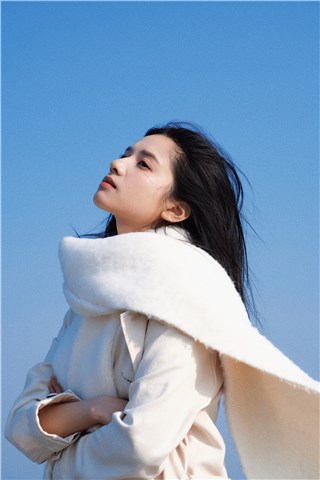 张婧仪 《点燃我温暖你》曝海边大片 点燃冬日恋歌