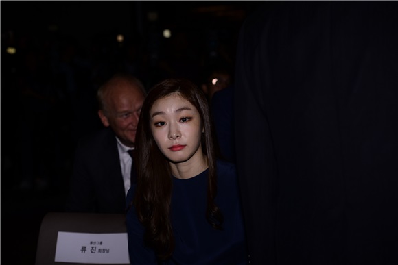 金妍儿助阵冬奥会活动 再现优雅女王POSE