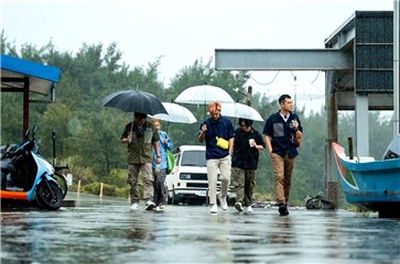 《来吧！营业中》真的完蛋了!大雨中外卖 炎亚纶妆发钱白花了