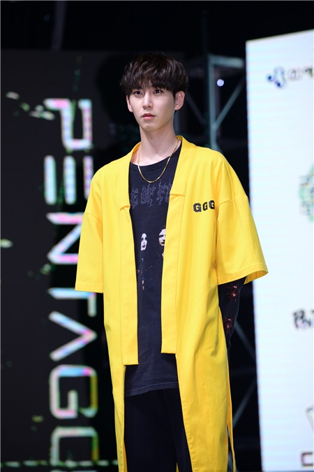 CUBE新人男团PENTAGON举办出道Showcase