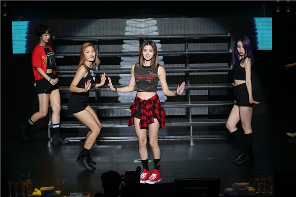 韩女团EXID出席粉丝见面会