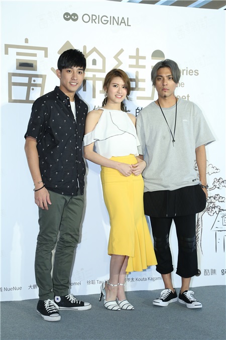 连俞涵、森竣、嘎嘎、钮钮、高隽雅等出席戏剧《富锦街-这条街上的那些故事》首映会