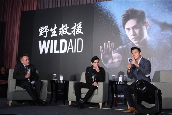 周杰伦出席《WildAid野生救援》公益记者会