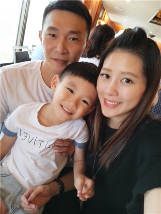 恭喜！严立婷除夕夜产下女儿 一家四口在农历新年团圆