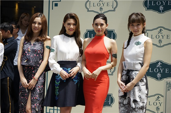 周秀娜、雨侨、简淑儿及唐贝诗出席餐厅开幕活动