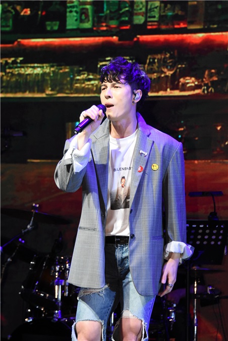 陈势安为生日音乐会做彩排 好友朱俐静现身支持