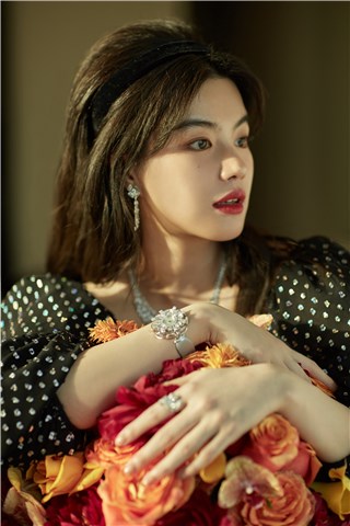 李蔓瑄复古波点裙亮相宝格丽MAGNIFICA ROMA意游未尽品牌巡