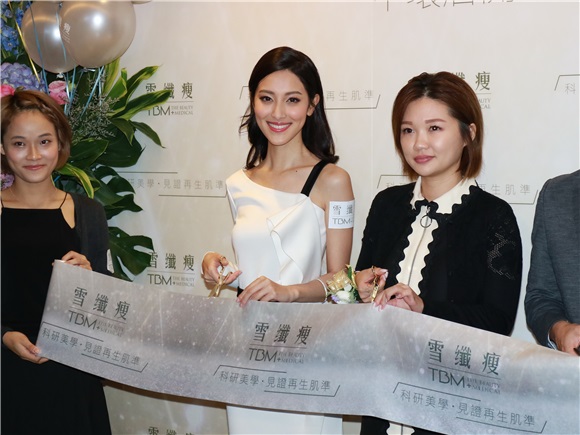 陈凯琳出席美容集团开店活动