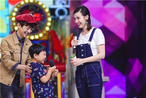 宋佳《快本》吐槽朱亚文 包贝尔夫妇相爱相杀