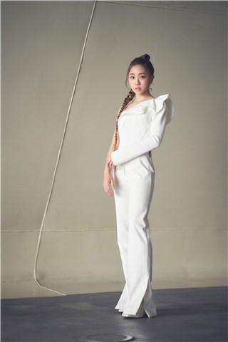 最狂新人艾薇Ivy迈向「准歌后接班人」! Live实力惊人 完美演绎全新治愈系单曲