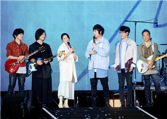 五月天《好好好想见到你》演唱会  《各自安好》首唱 刘若英：我其实是来陪老朋友