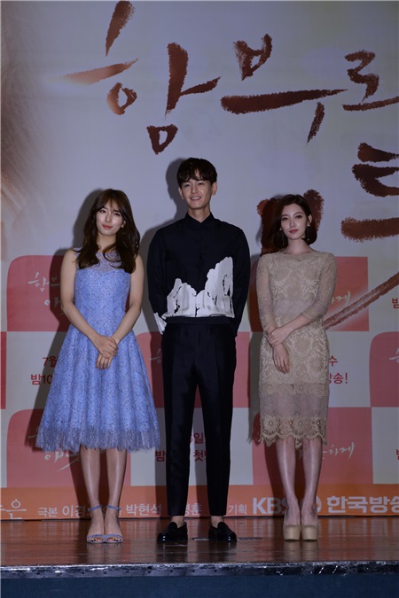 《任意依恋》举行制作发表会 主演金宇彬、裴秀智、林周焕、林珠银等出席