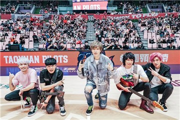 八三夭助阵P. LEAGUE+桃园领航猿季后挑战赛，篮球场演出初体验！