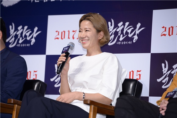 《不汗党》办制作发布会 薛耿求任时完等亮相