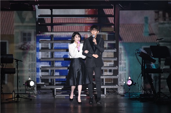 IU.李准基 IU台北演唱会