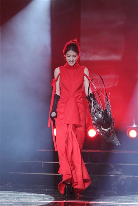 《蒙面》「进击的女帝」身份揭晓 张碧晨惊艳四座