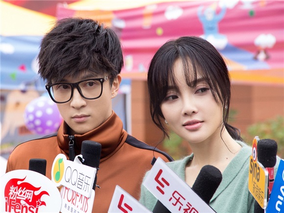 《少年时代》迎百人探班 TFBOYS薛之谦「棒球力」秀翻全场