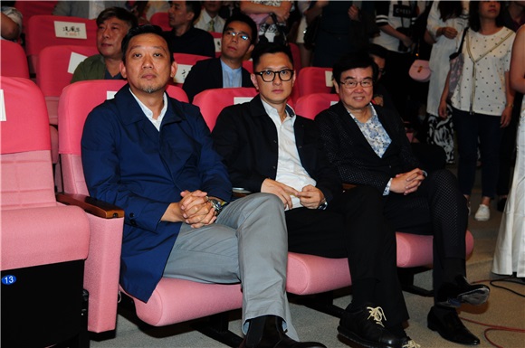 成龙助阵洪金宝工作室开幕两王相会 彭于晏为义父站台活泼耍宝秒变「迷弟」