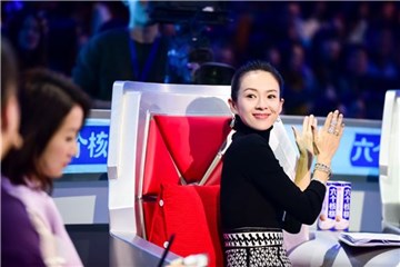 章子怡左拍一呀右拍一
