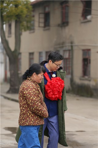 王迅和村民