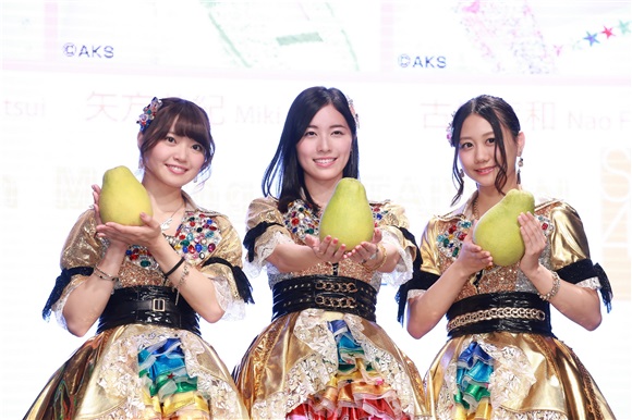 SKE48成员松井珠理奈、矢方美纪、古畑奈和媒体见面会