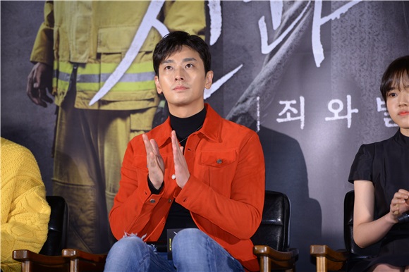河正宇、车太贤等出席《与神同行》治作发布会
