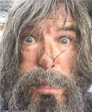 隔离6周邋遢自拍   皮尔斯·布鲁斯南Cosplay野人？