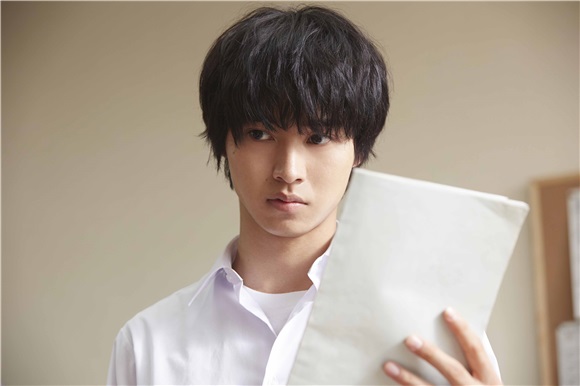 山崎贤人《冰菓》变校园侦探 大喊想要回高中「壁咚」