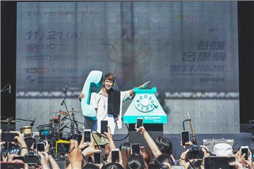 鼓鼓吕思纬《听到请回答Connecting…》签票谢歌迷