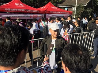(李解接受采访)