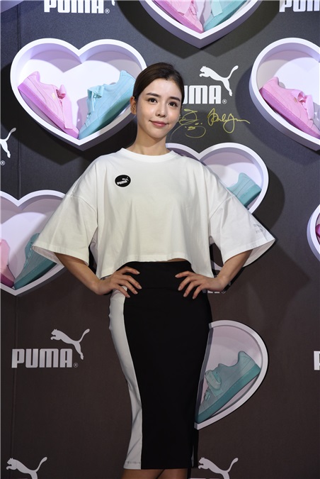李毓芬出席运动品牌旗舰店开幕活动